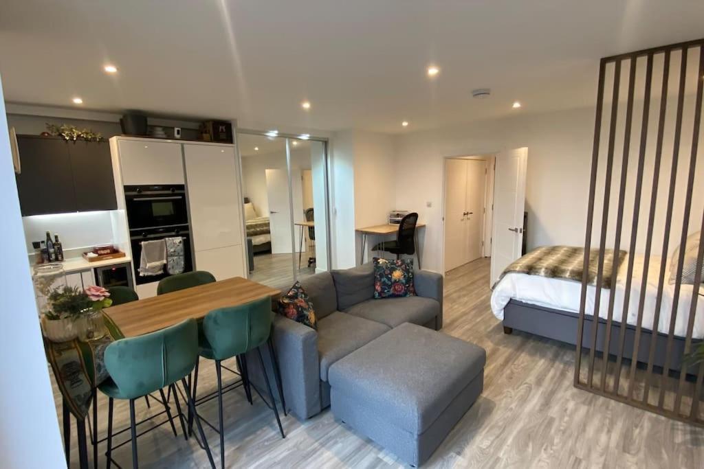 London Luxe: Stylish Studio Экстерьер фото